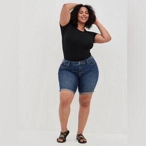 TORRID Bermuda Boyfriend Vintage Stretch Mid-Rise Short Size 26